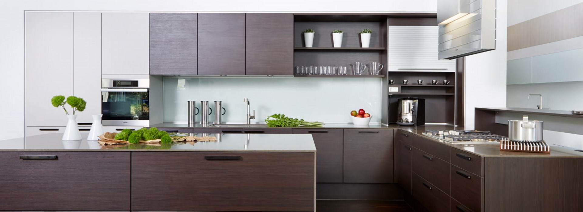 KITCHENS<br />DESIGN, SUPPLY & INSTALLATION