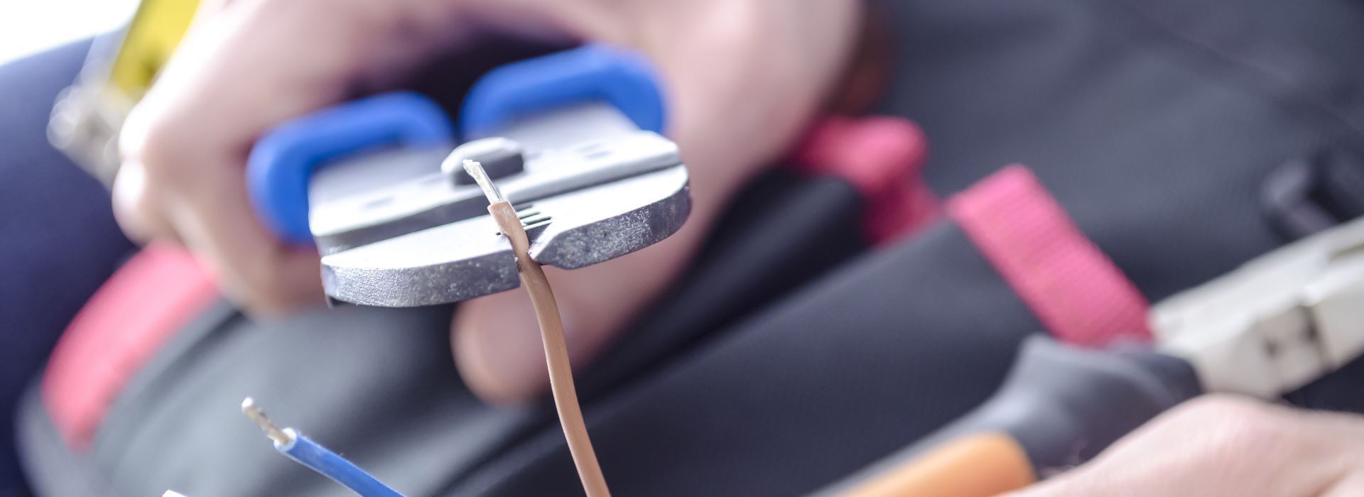 ELECTRICAL<br />CONTRACTING & REPAIRS